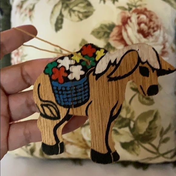 3” wooden donkey with flower 🌸 basket 🧺 ornament - Picture 10 of 13